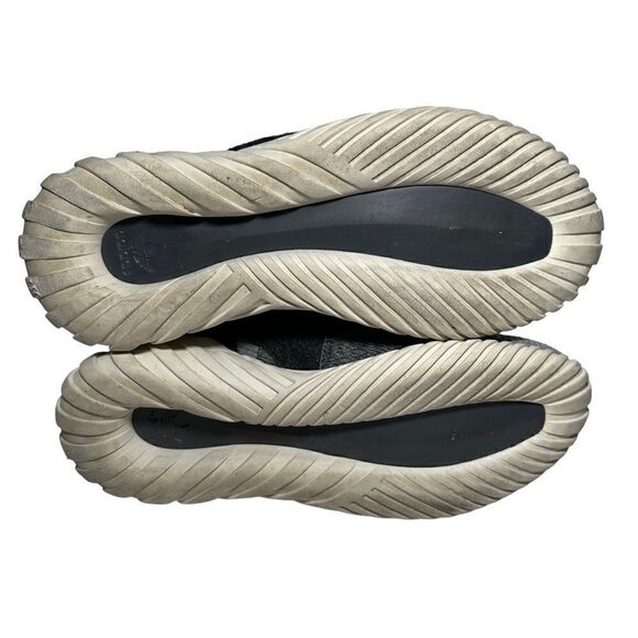 Athletic_Shoes